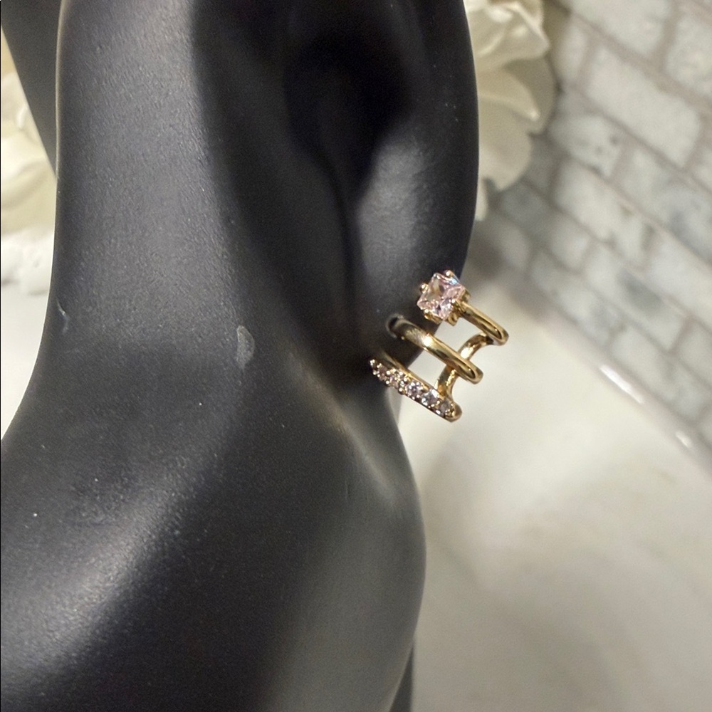 Elegant Gold and Rhinestone Women's Earrings - Picture 2 of 4